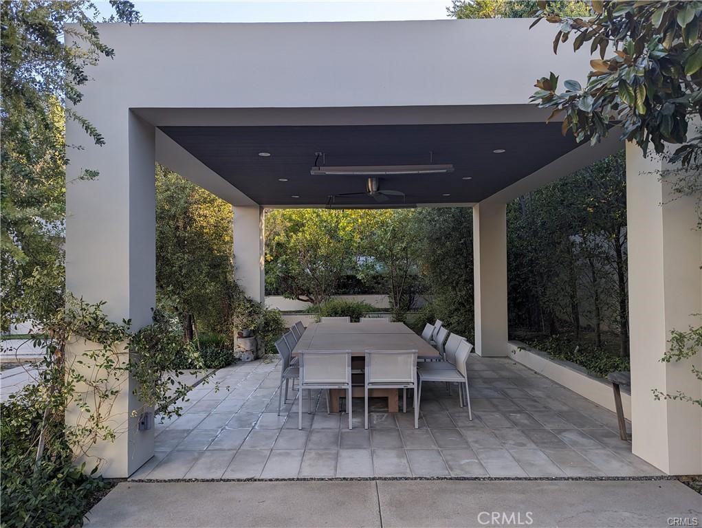 17950 Rancho Street Encino, CA 91316 - Photo 34 of 35 a outdoor space with a sitting space