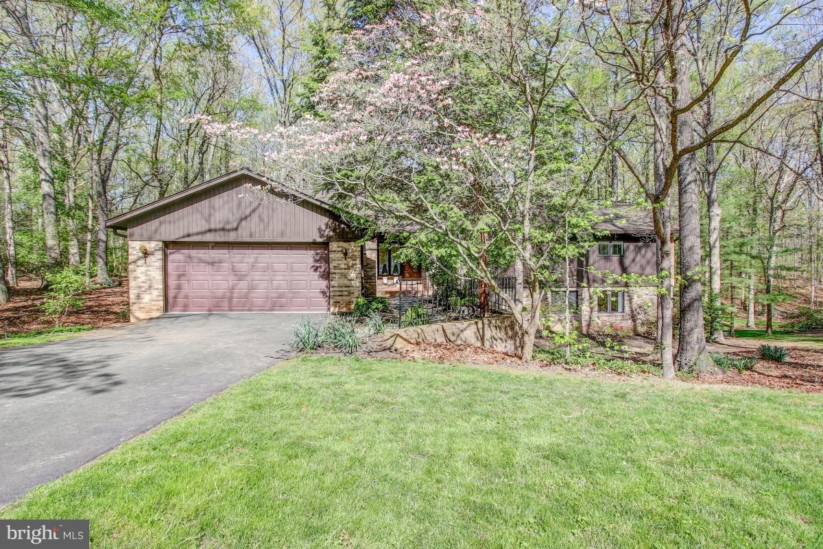 2274 Crows Nest Lane Reston, VA 20191 - Photo 2 of 30 One of Reston's Charming Ramblers
