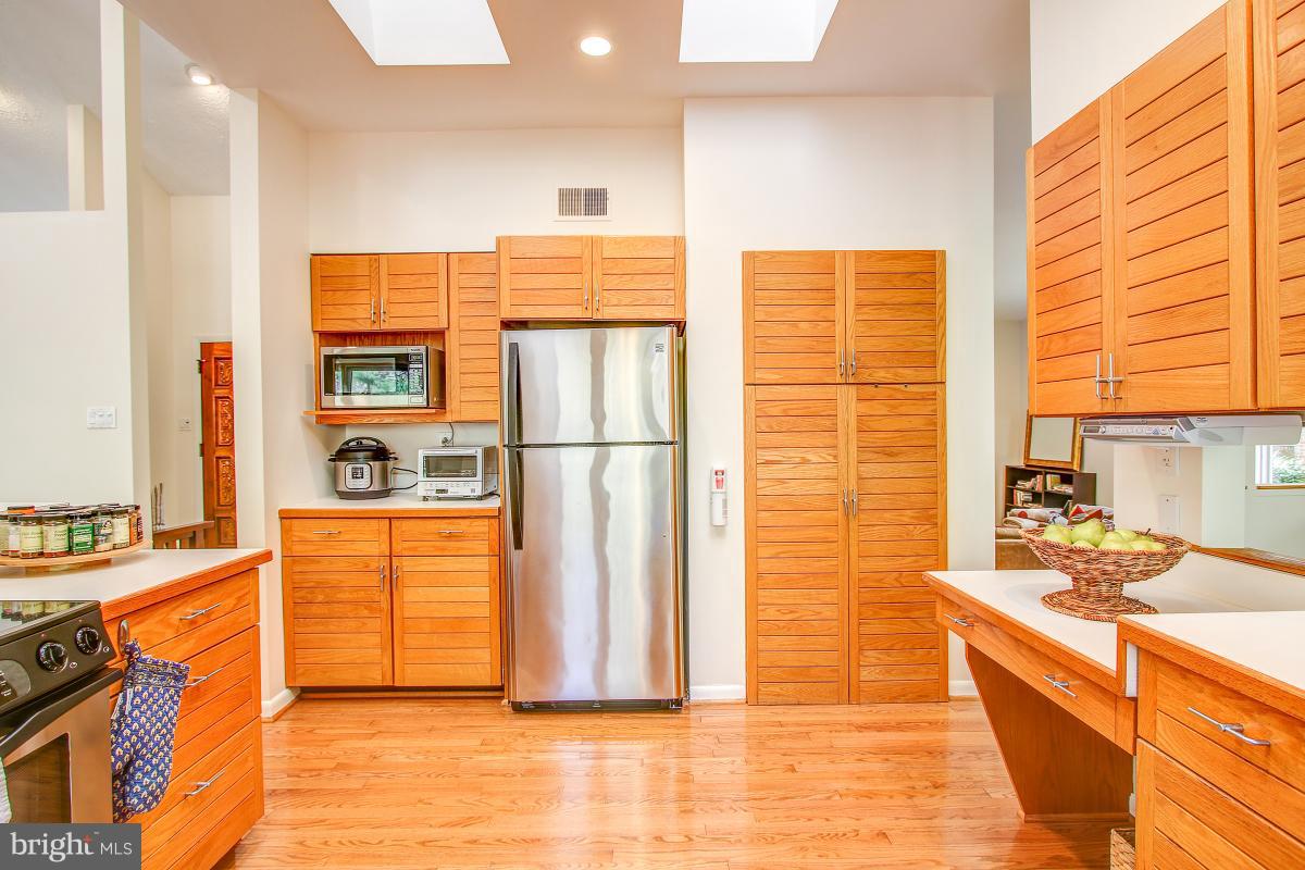 2274 Crows Nest Lane Reston, VA 20191 - Photo 13 of 30 Kitchen
