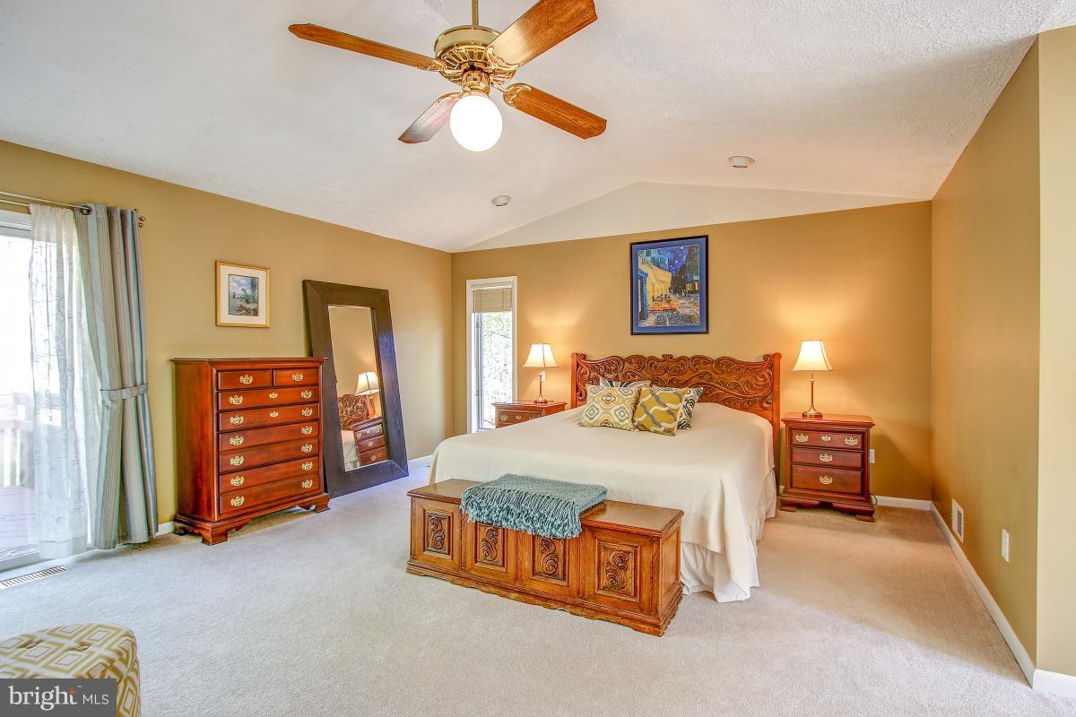2274 Crows Nest Lane Reston, VA 20191 - Photo 17 of 30 Main Level Master Suite!