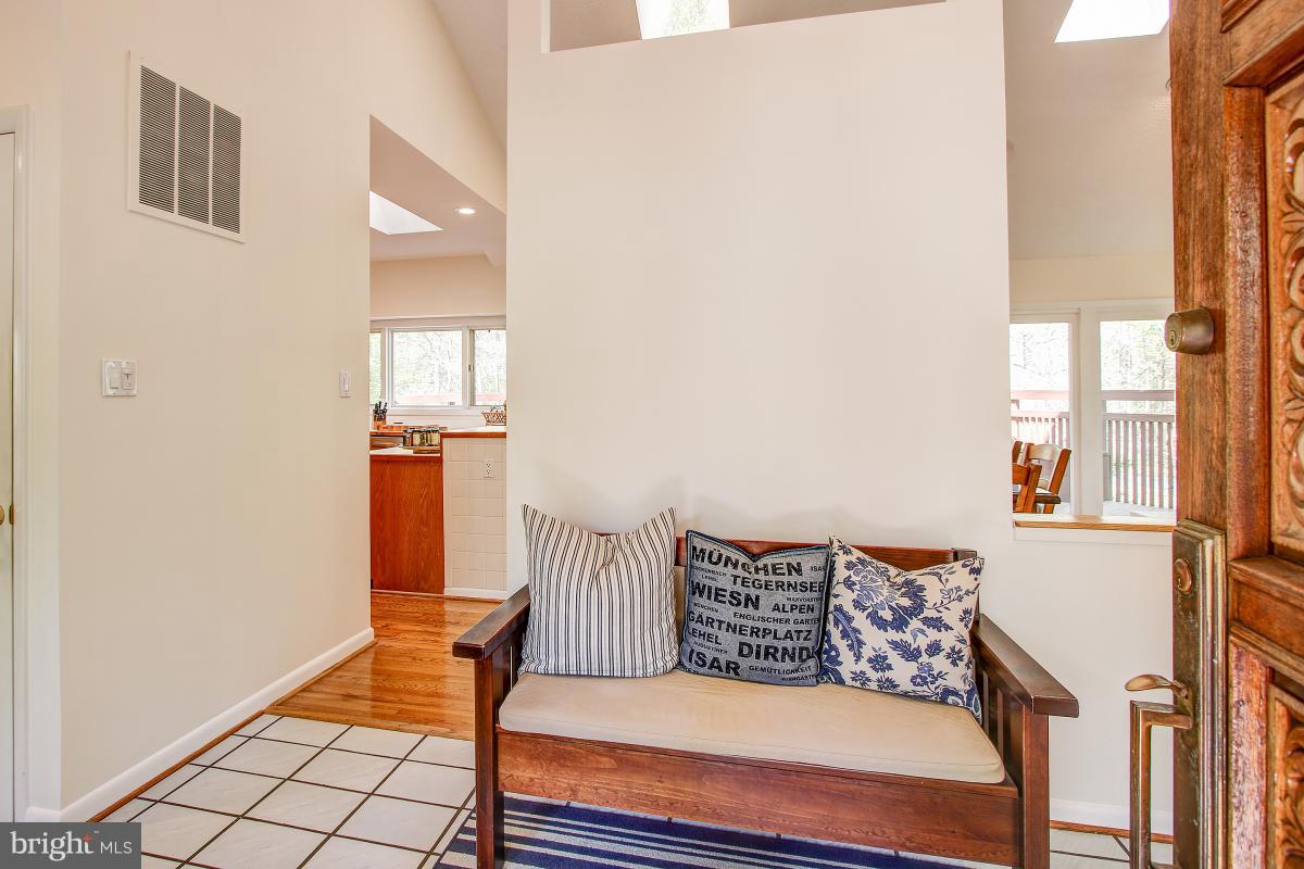 2274 Crows Nest Lane Reston, VA 20191 - Photo 5 of 30 Vaulted ceilings welcome you in the foyer