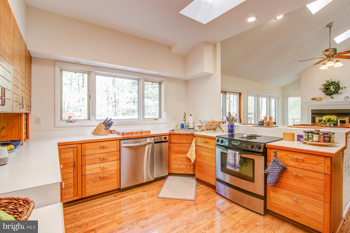 2274 Crows Nest Lane Reston, VA 20191 - Photo 9 of 30 Well appointed kitchen with views of rear deck