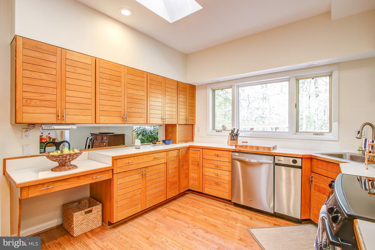 2274 Crows Nest Lane Reston, VA 20191 - Photo 10 of 30 Kitchen