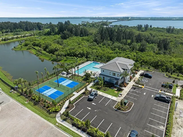 $4,000 | 8360 Beagle Terrace, Vero Beach, FL 32967