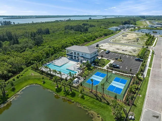 $4,000 | 8360 Beagle Terrace, Vero Beach, FL 32967