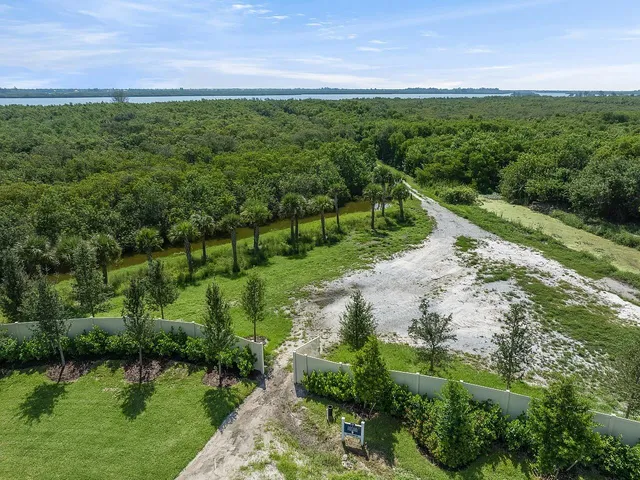 $4,000 | 8360 Beagle Terrace, Vero Beach, FL 32967