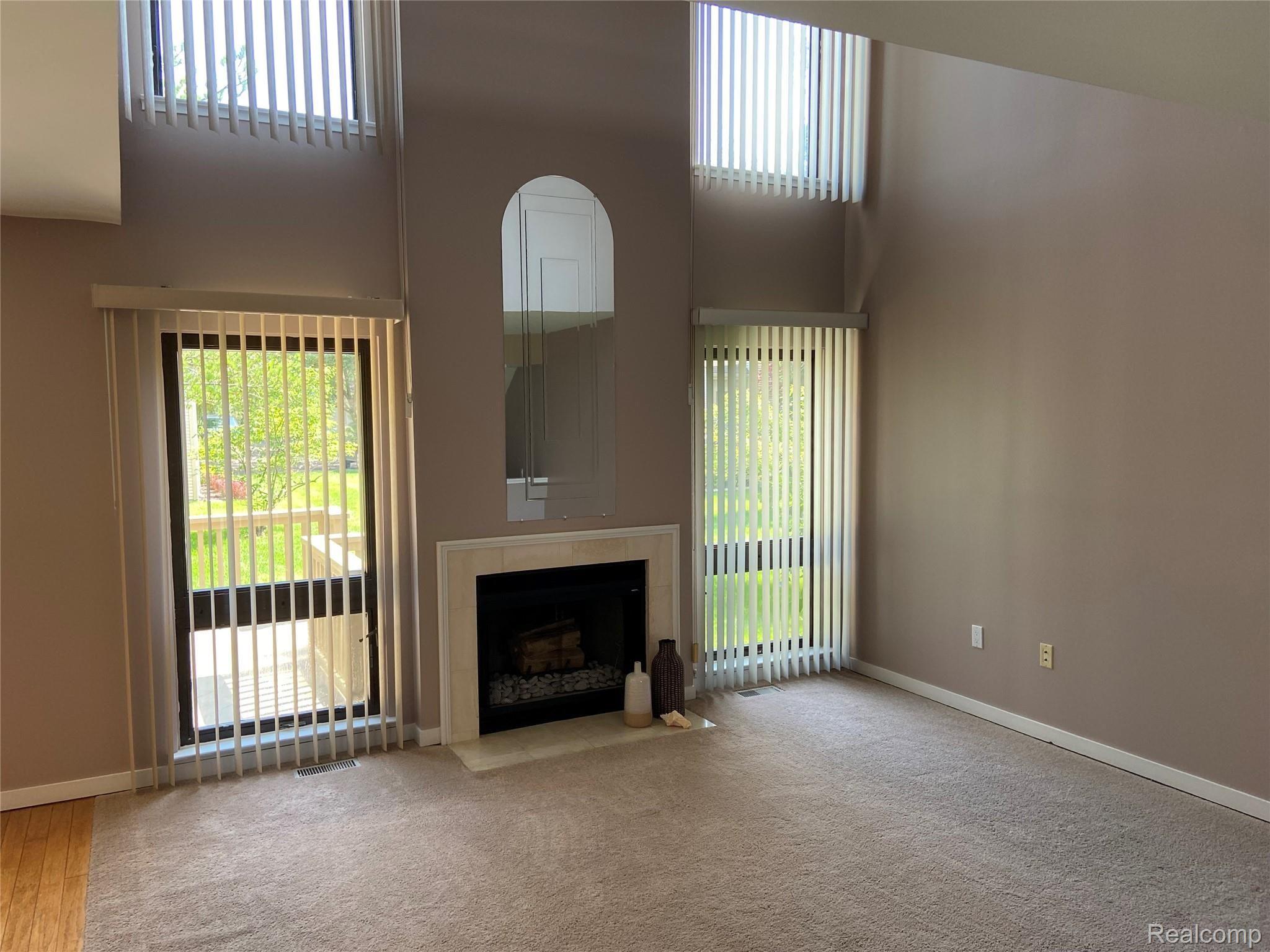 727 Hamilton Court Rochester, MI 48307 - Photo 7 of 15 Living Room.JPG