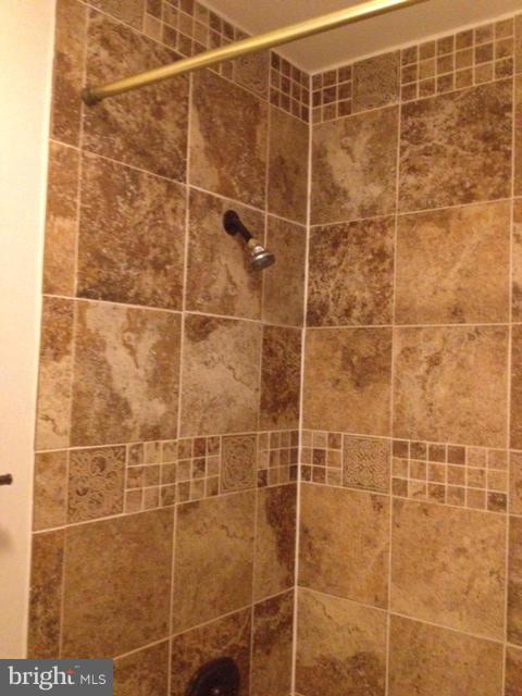 5800 Royal Ridge Drive, Unit H Springfield, VA 22152 - Photo 4 of 6 Bath