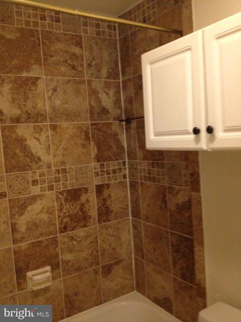 5800 Royal Ridge Drive, Unit H Springfield, VA 22152 - Photo 5 of 6 Bath