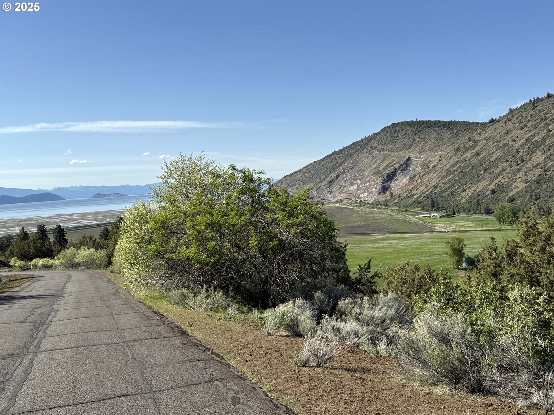 Troubador Trail Klamath Falls, OR 97601 - Photo 36 of 42 a view of a dry yard with wooden fence