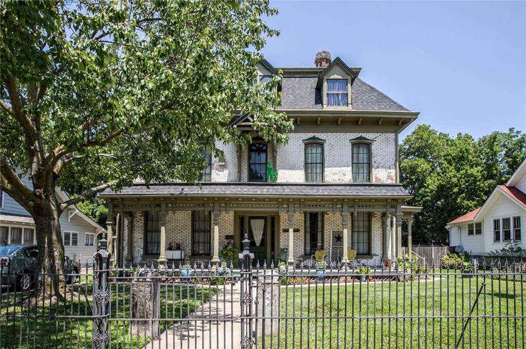 522 West Maple Avenue Independence, MO 64050 - Photo 2 of 44