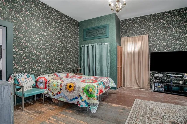 $395,000 | 522 West Maple Avenue, Independence, MO 64050