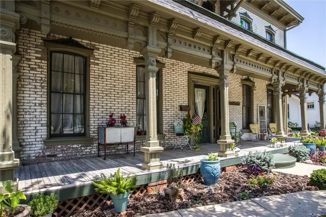 $395,000 | 522 West Maple Avenue, Independence, MO 64050