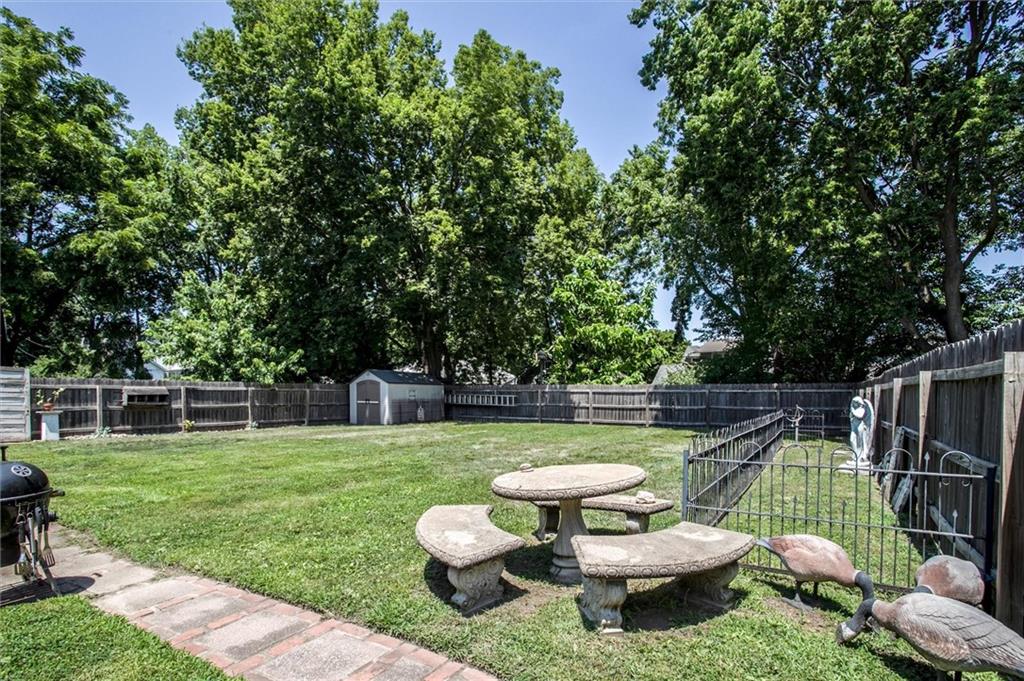 522 West Maple Avenue Independence, MO 64050 - Photo 38 of 44