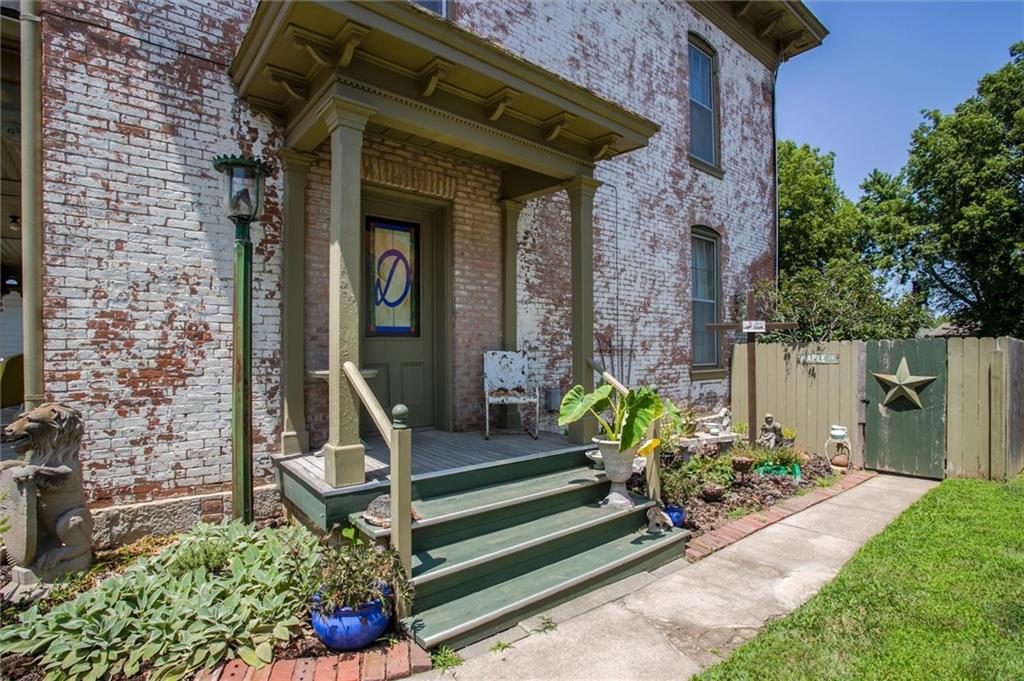 522 West Maple Avenue Independence, MO 64050 - Photo 10 of 44