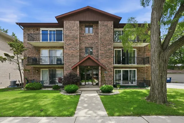 $199,999 | 9535 South 54th Avenue, Unit 3N, Oak Lawn, IL 60453