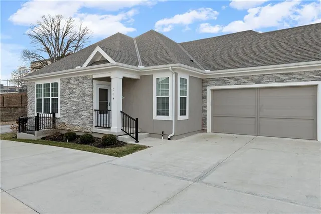 $390,000 | 714 East 110th Terrace, Kansas City, MO 64131