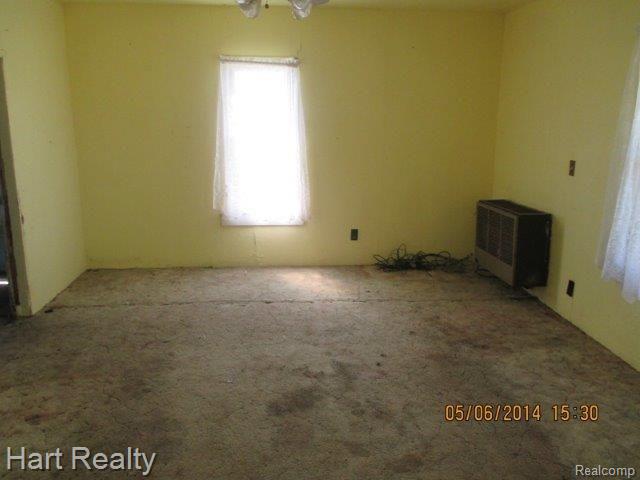 96 East Lapeer Road Peck, MI 48466 - Photo 14 of 15 Livingroom.jpg