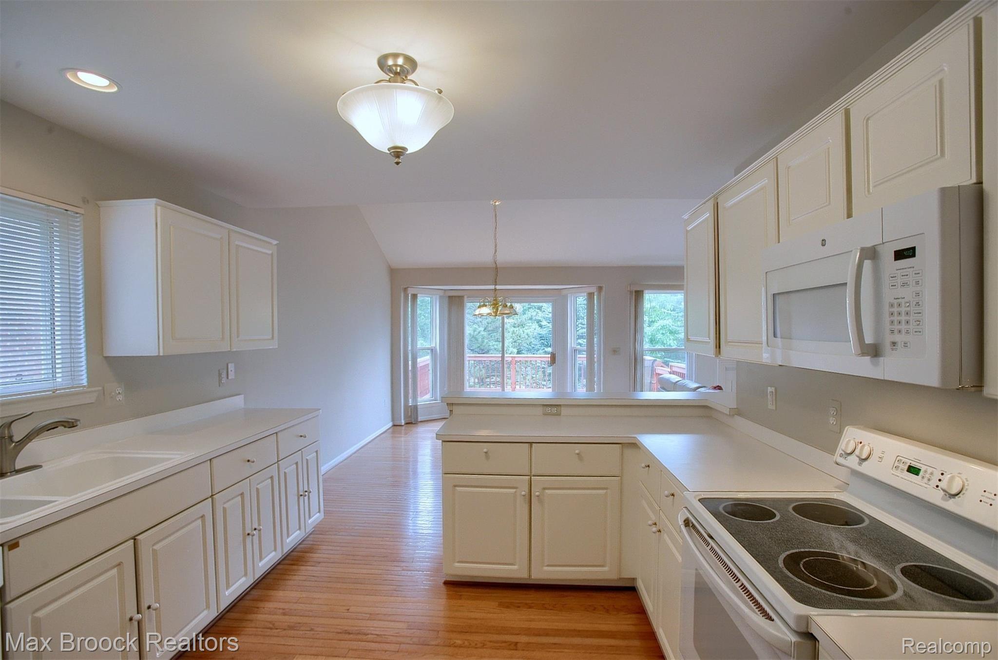 956 Churchill Circle Rochester, MI 48307 - Photo 8 of 30 8-Kitchen 3rd View.jpg