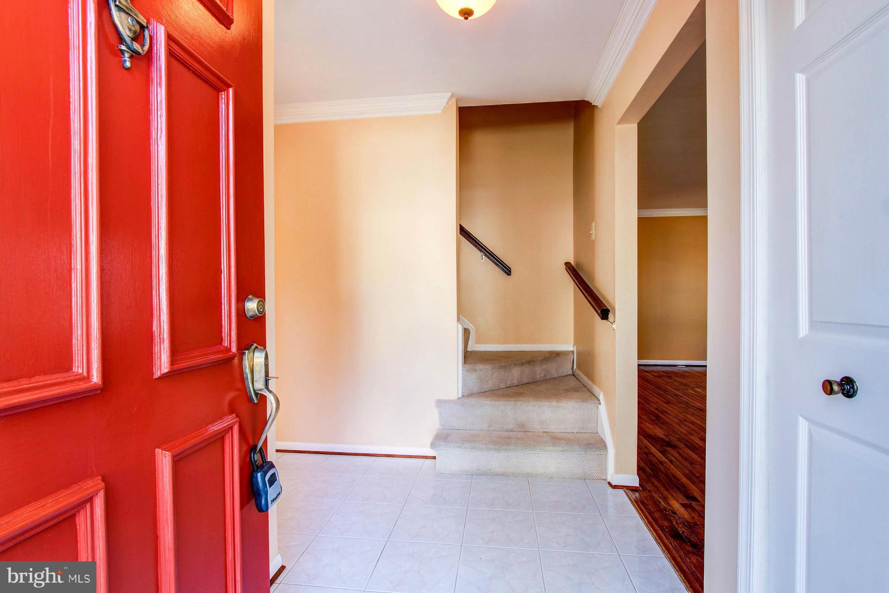 11526 Pine Cone Court Reston, VA 20191 - Photo 2 of 30 Foyer