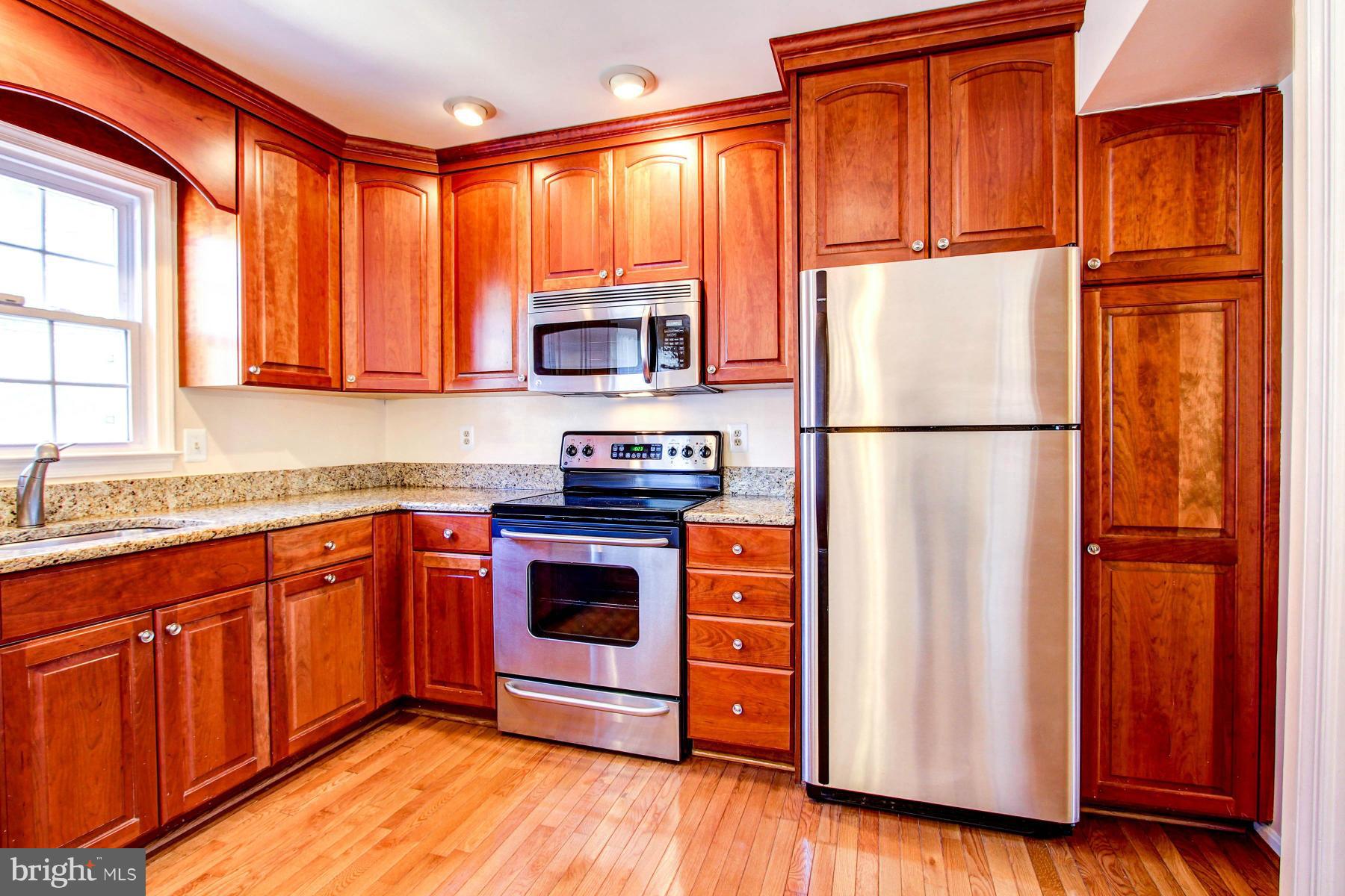 11526 Pine Cone Court Reston, VA 20191 - Photo 11 of 30 Gleaming Hardwoods and Cherry Cabinets!