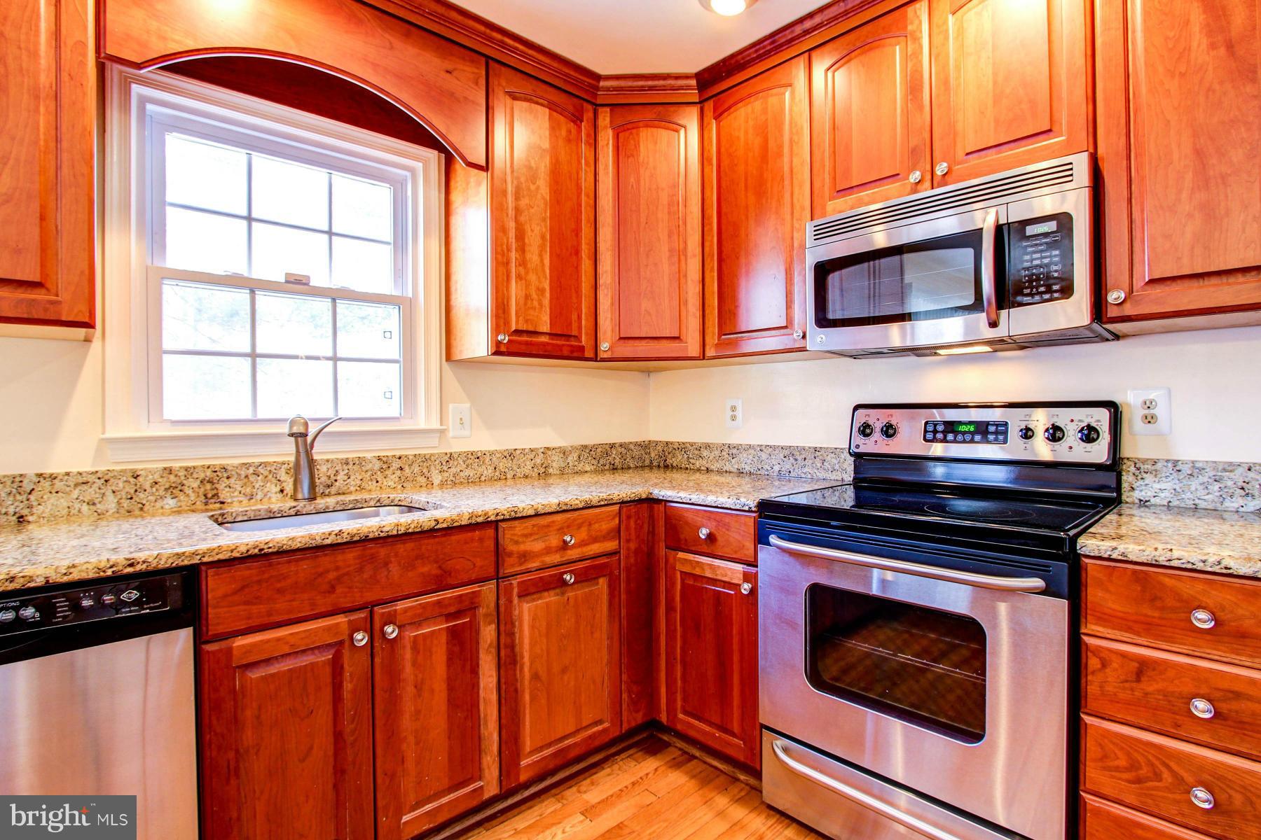 11526 Pine Cone Court Reston, VA 20191 - Photo 12 of 30 Stainless Appliances and Granite Counters