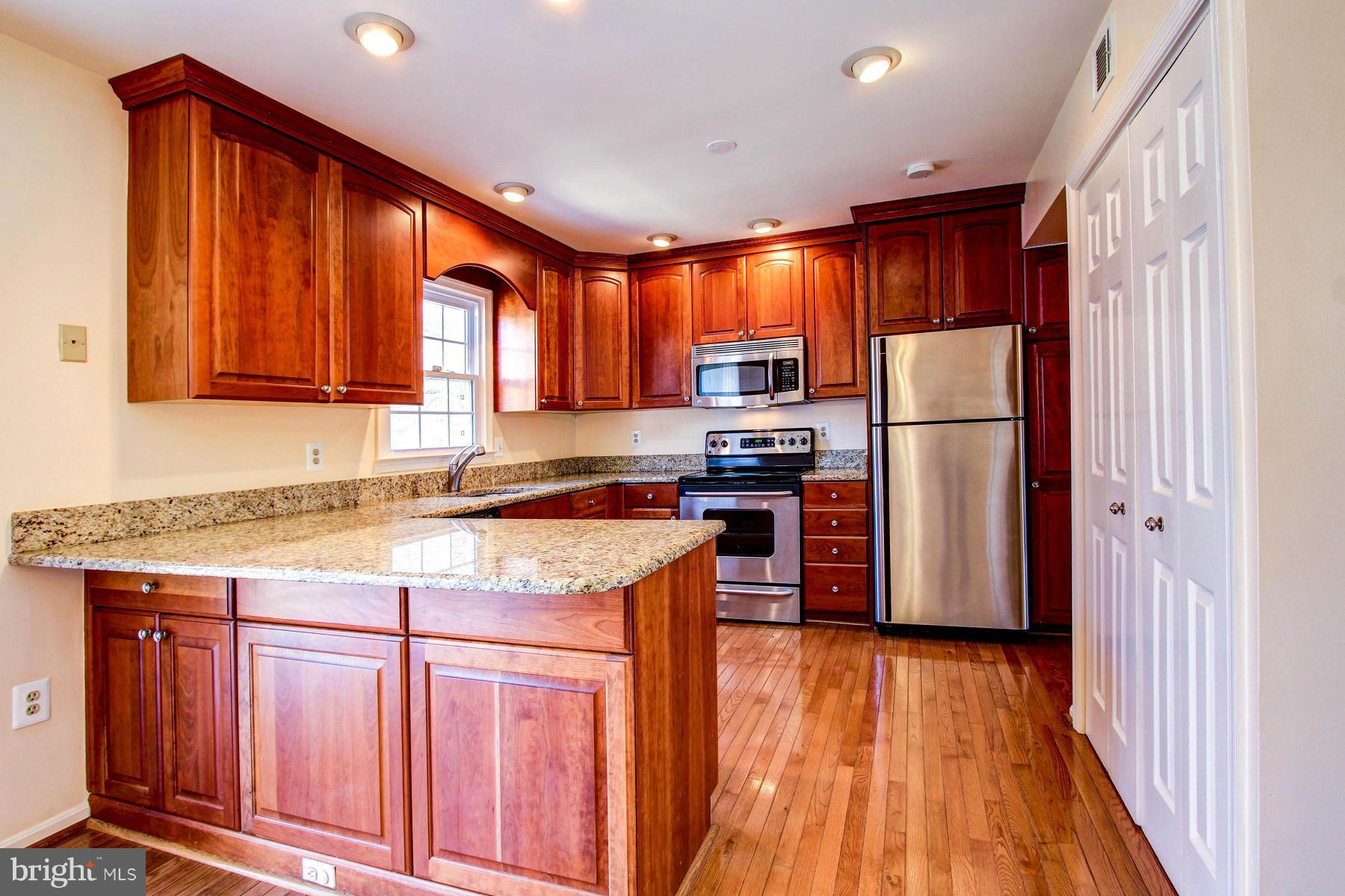 11526 Pine Cone Court Reston, VA 20191 - Photo 10 of 30 Beautifully remodeled Kitchen has recessed lights