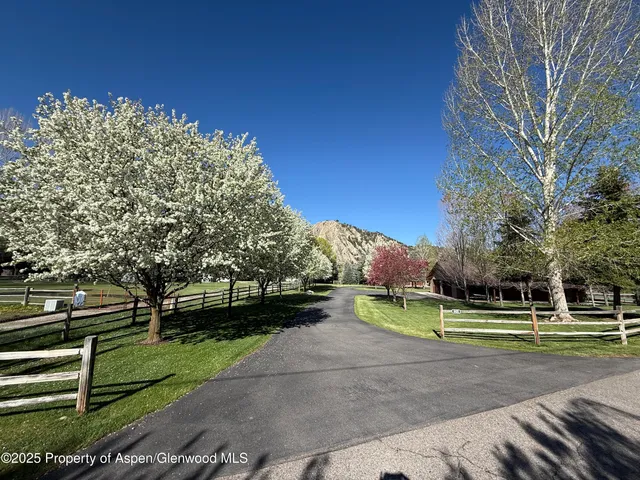 a view of room with window and ceiling fan