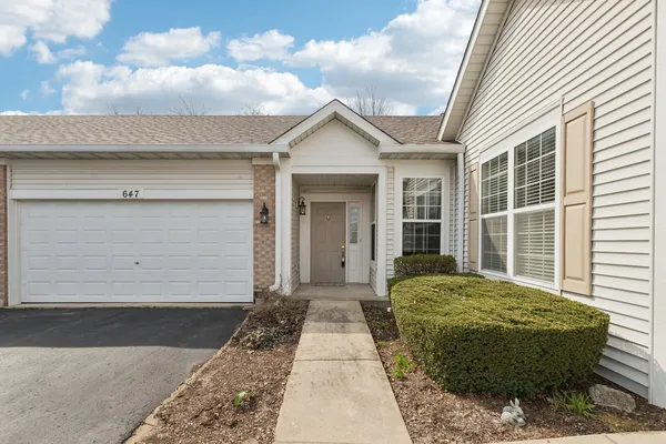 $295,000 | 647 South Cadillac Circle, Romeoville, IL 60446