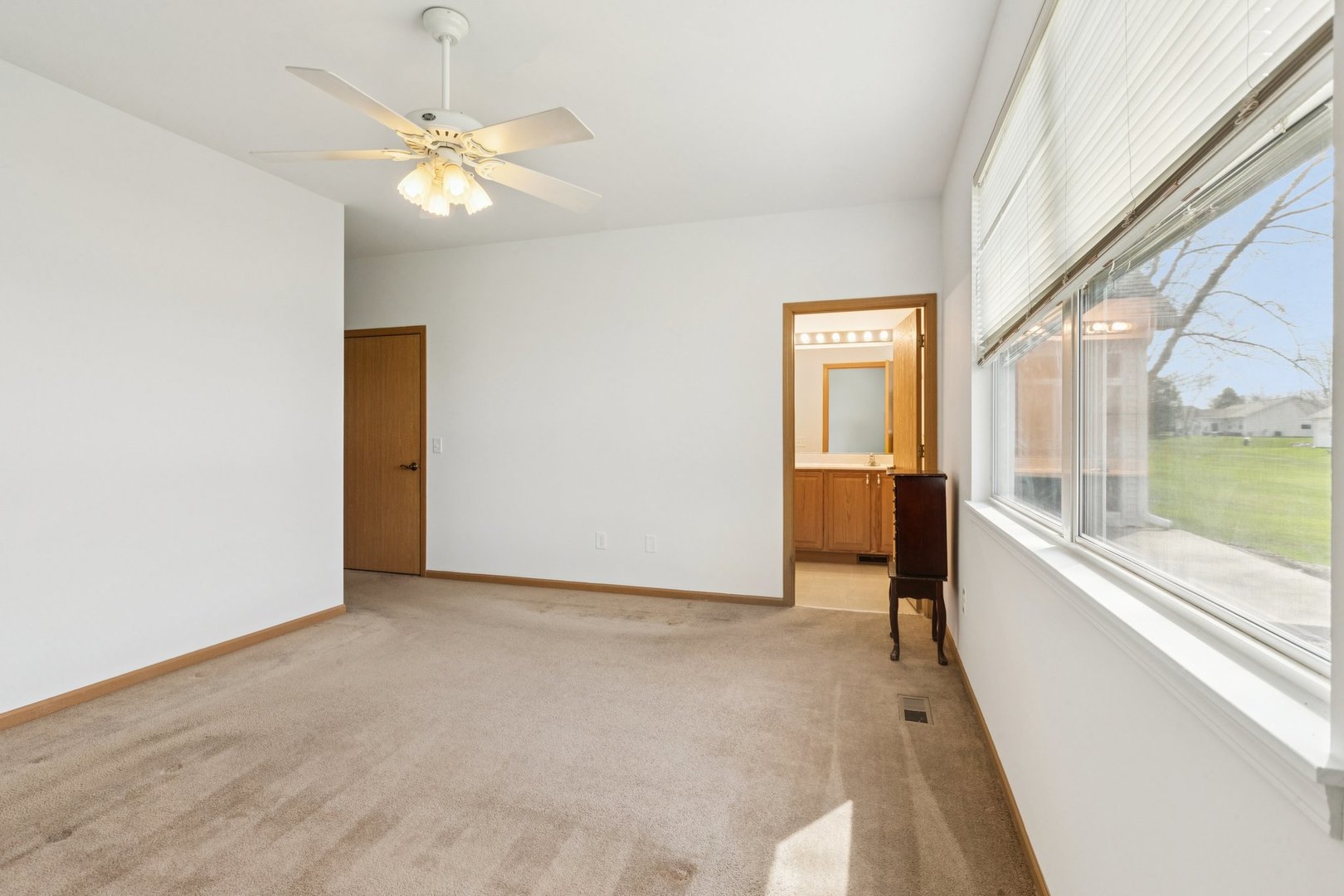 647 South Cadillac Circle Romeoville, IL 60446 - Photo 22 of 38 a view of an empty room with a window