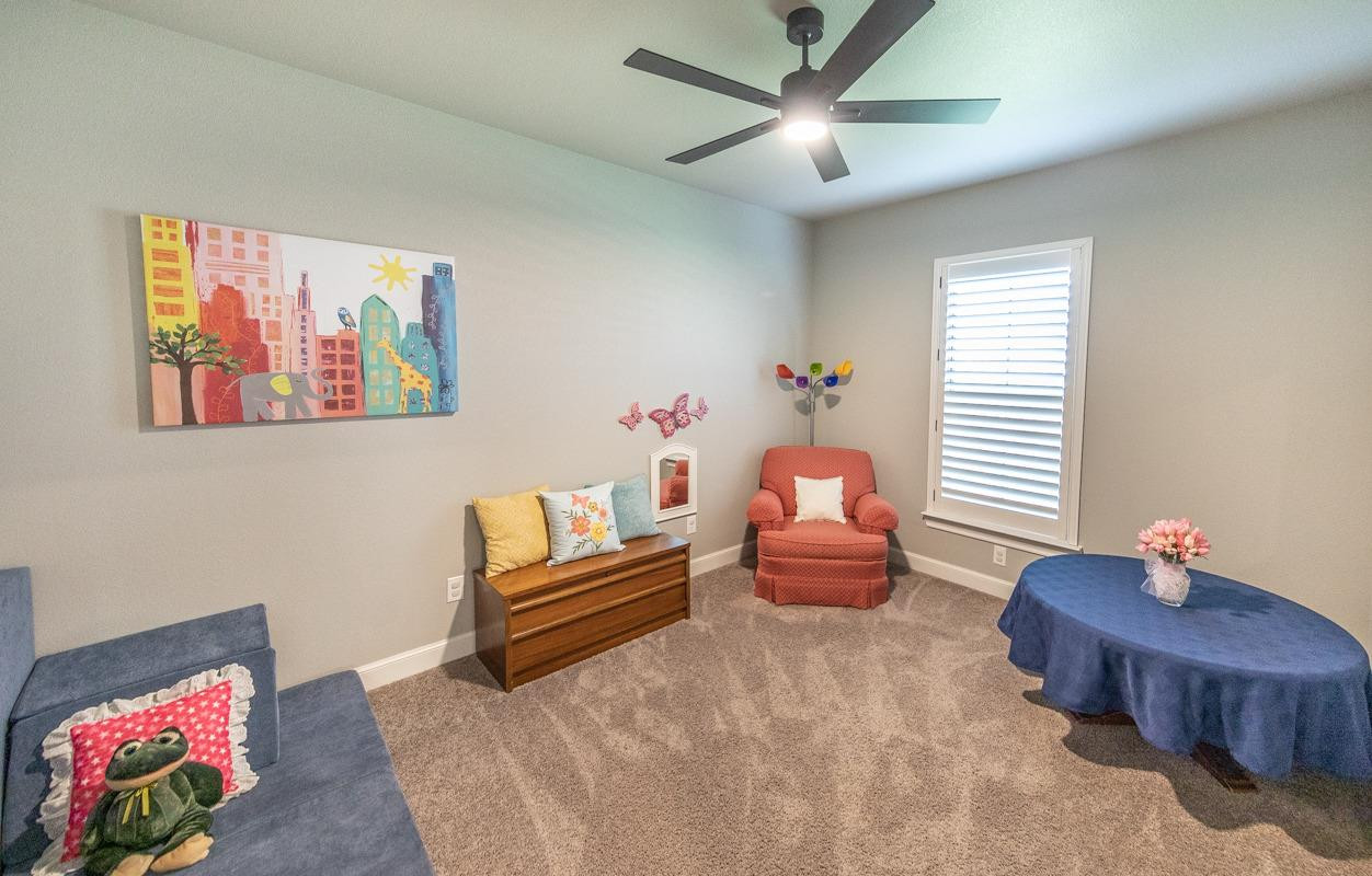 7002 103rd Street Lubbock, TX 79424 - Photo 18 of 28 a living room with furniture