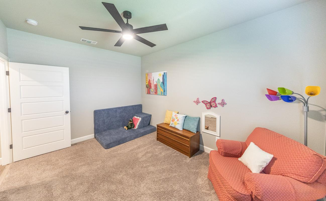 7002 103rd Street Lubbock, TX 79424 - Photo 19 of 28 a living room with furniture