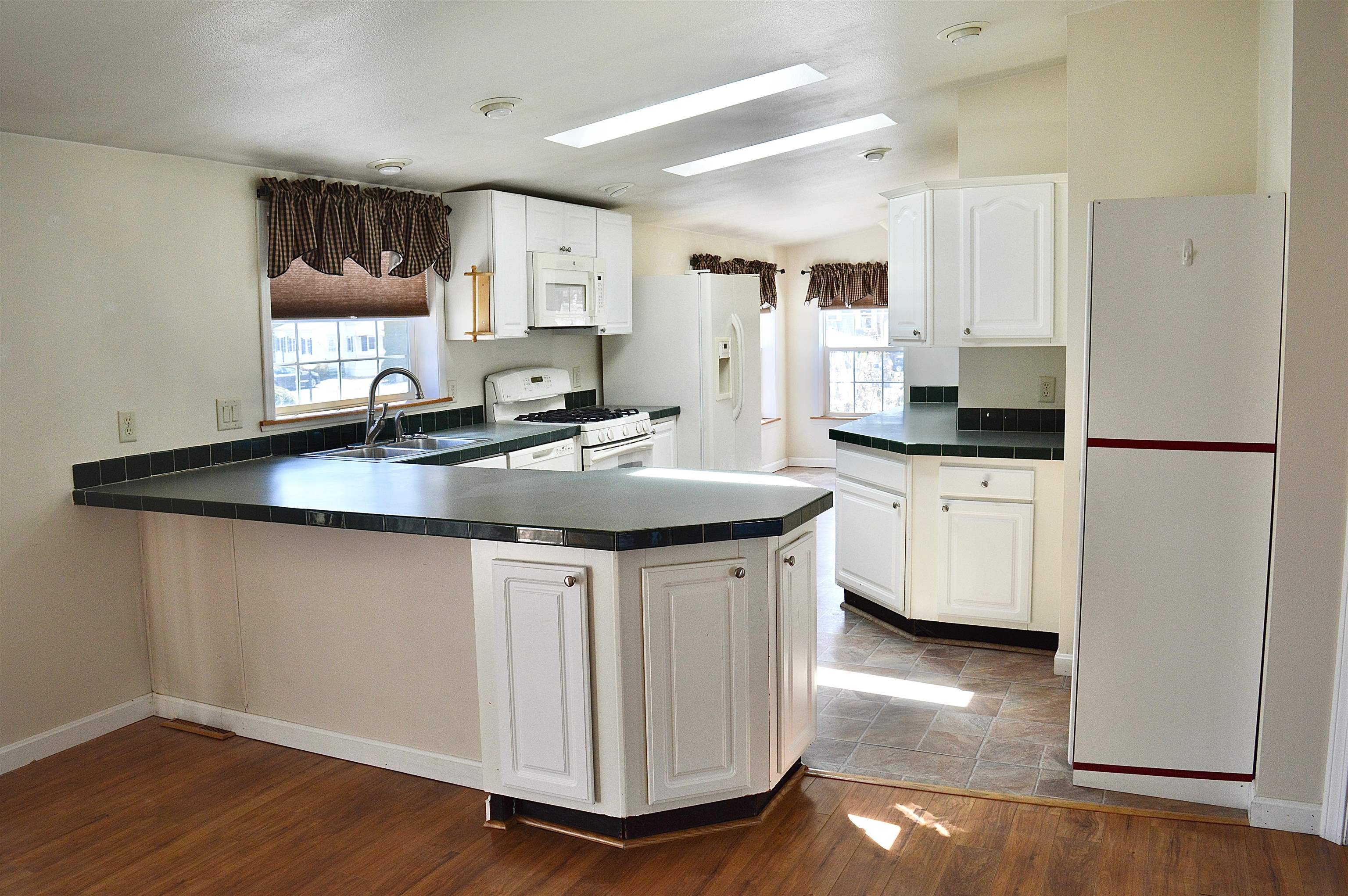 15 South Cranberry Rochester, NH 03867 - Photo 6 of 35