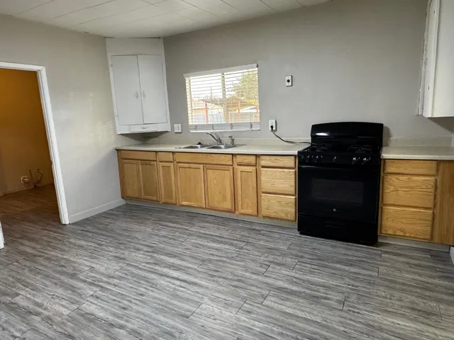 $225,000 | 257 East Vandalia Avenue, Porterville, CA 93257