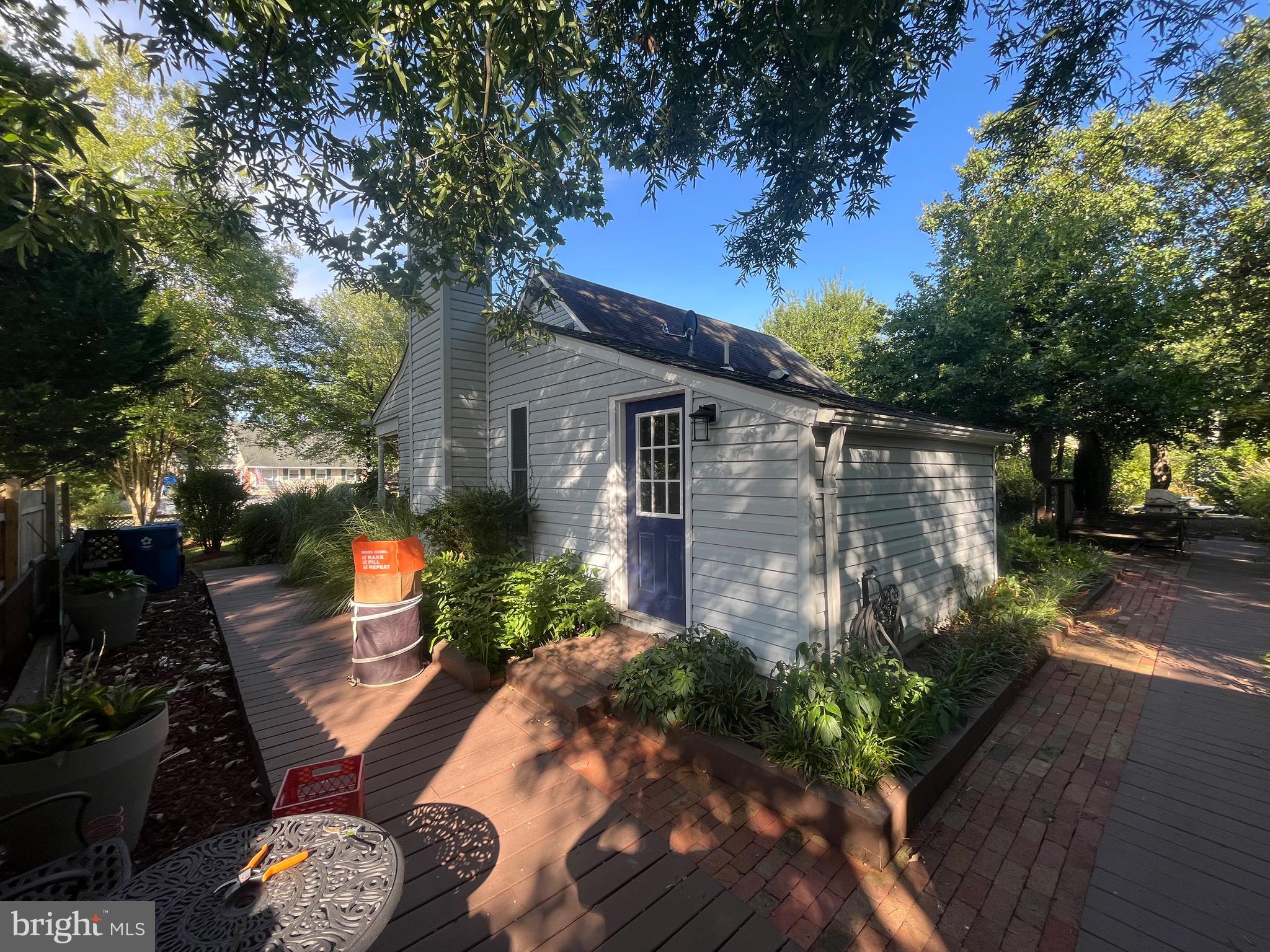 8139 Keeler Street Alexandria, VA 22309 - Photo 43 of 49 a backyard of a house with lots of green space