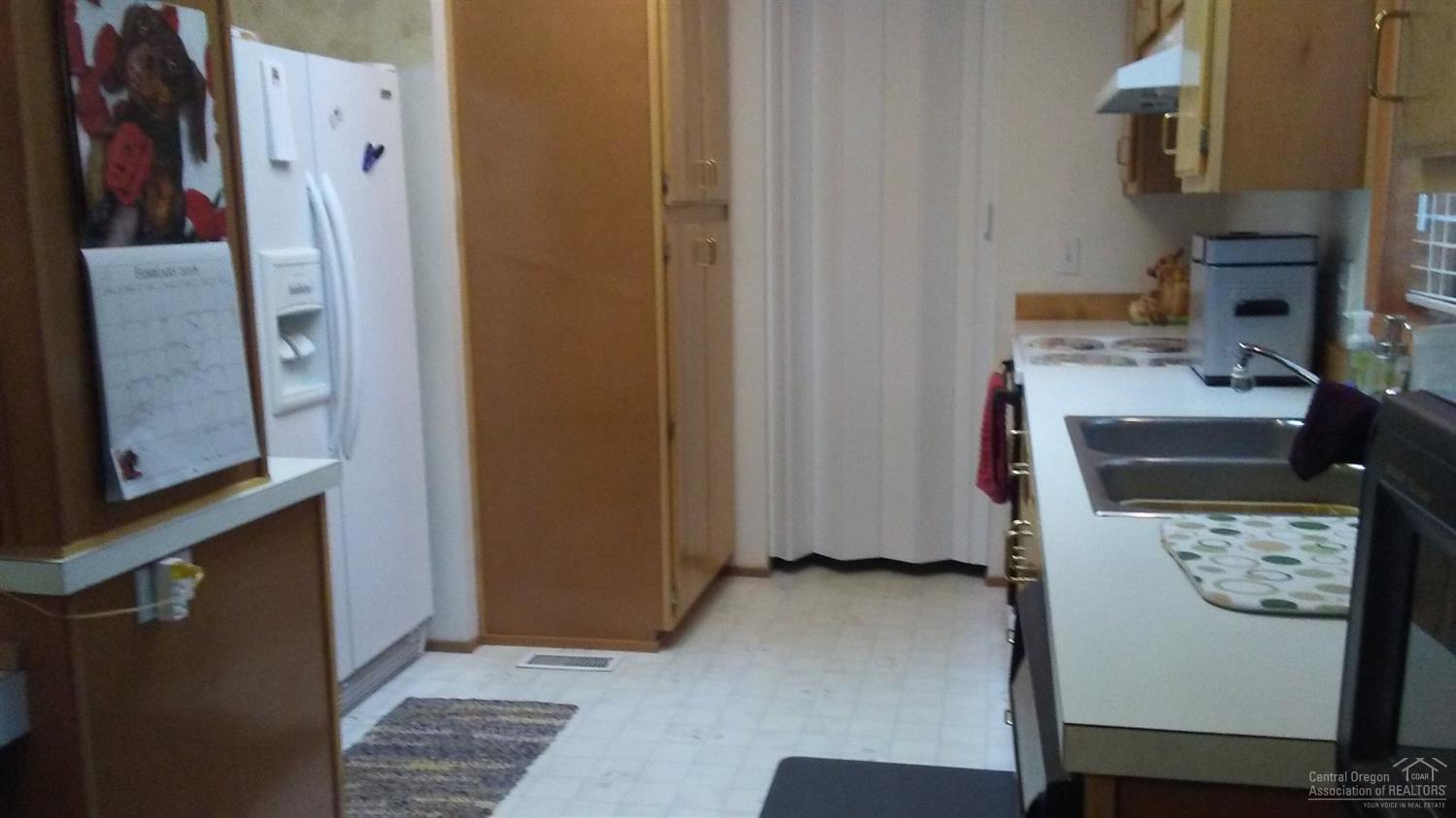 19073 Baker Road Bend, OR 97702 - Photo 6 of 14 a room with a chair and a stove top oven