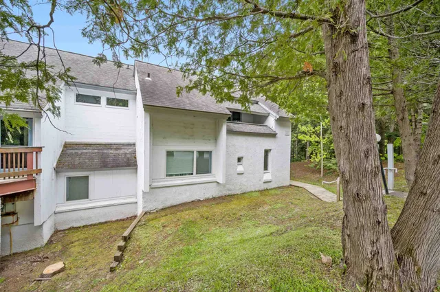 $445,000 | 102 Upper Phase Road, Unit 102, Warren, VT 05674