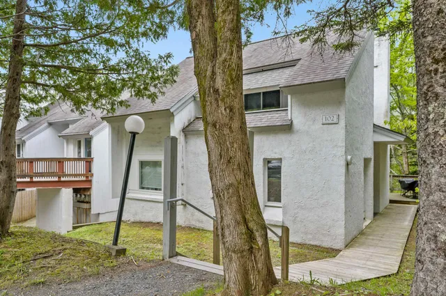 $445,000 | 102 Upper Phase Road, Unit 102, Warren, VT 05674