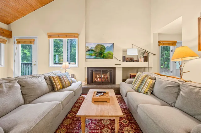 $445,000 | 102 Upper Phase Road, Unit 102, Warren, VT 05674