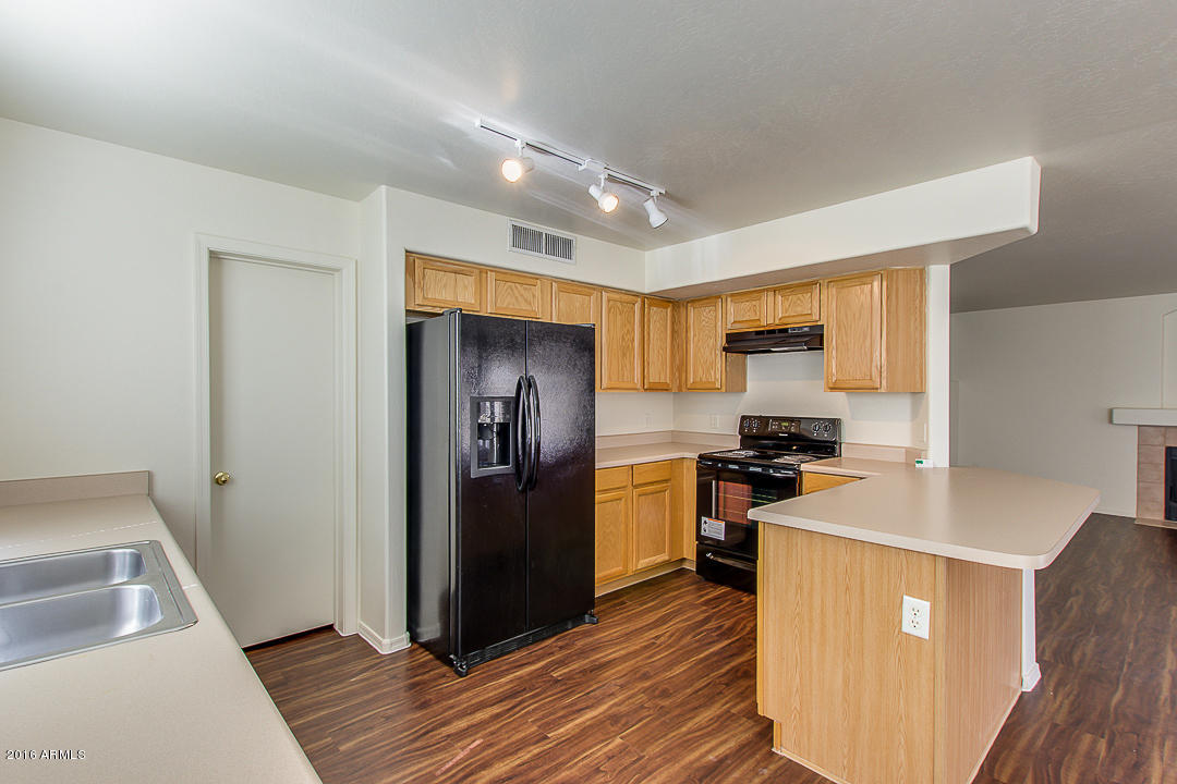 7573 West Ocotillo Road Glendale, AZ 85303 - Photo 4 of 16 KITCHEN