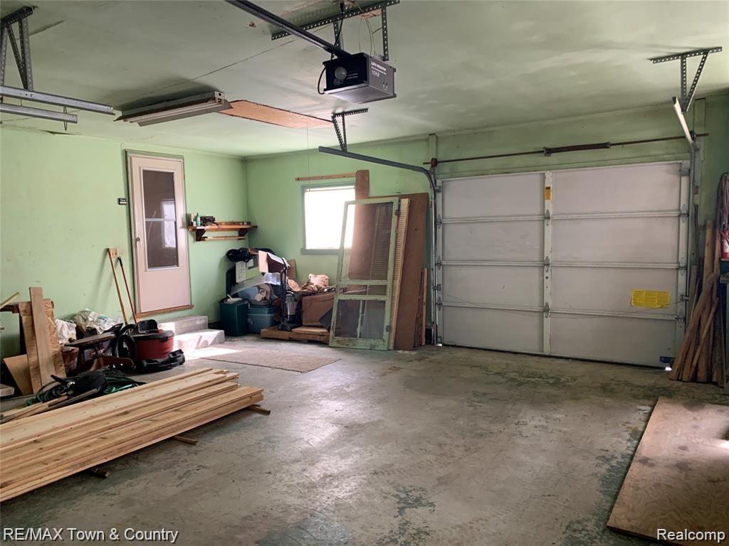 5483 West Frances Road Clio, MI 48420 - Photo 21 of 23 Fran garage.jpg
