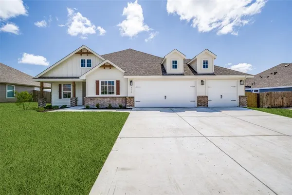$439,000 | 200 Clay Ranch Road, Valley View, TX 76272