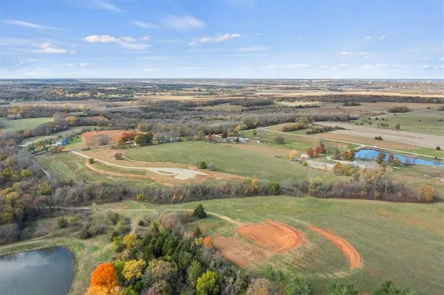 $375,000 | 20 East Acres M/l E 1700th Road, Lawrence, KS 66046
