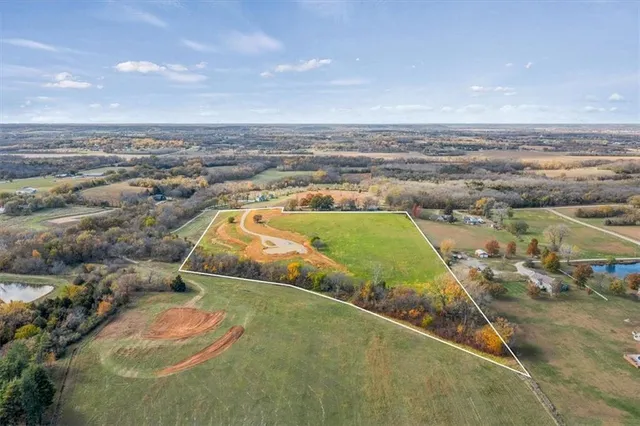 $375,000 | 20 East Acres M/l E 1700th Road, Lawrence, KS 66046