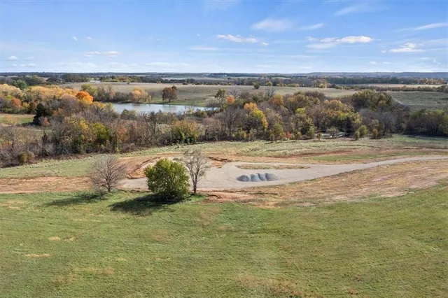 $375,000 | 20 East Acres M/l E 1700th Road, Lawrence, KS 66046