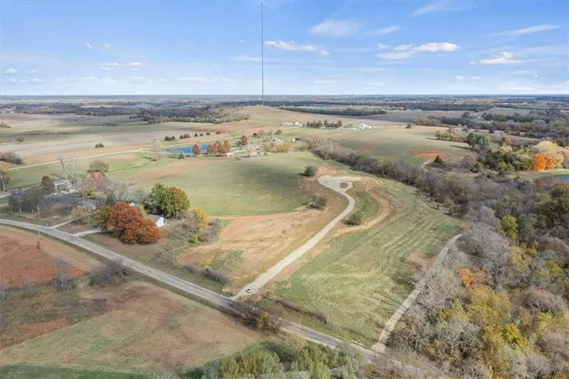 $375,000 | 20 East Acres M/l E 1700th Road, Lawrence, KS 66046