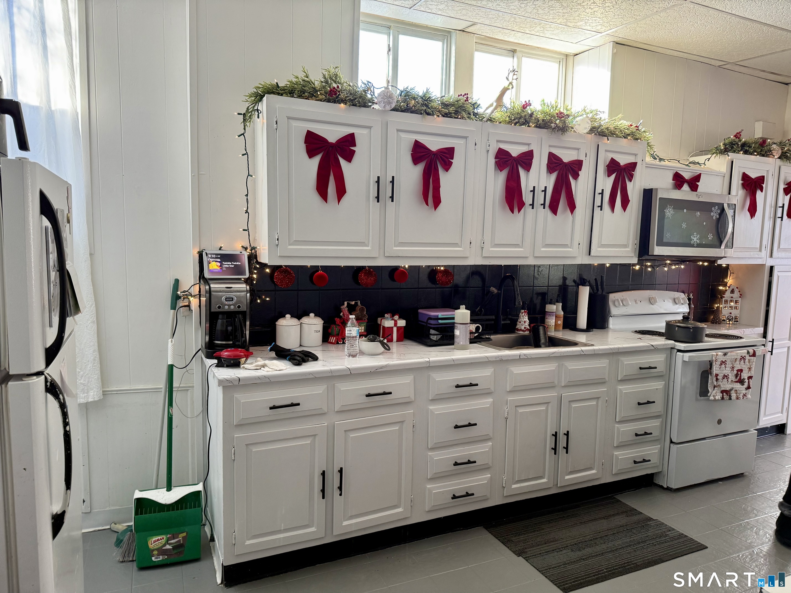 20 Wardwell Street Stamford, CT 06902 - Photo 12 of 24 a room with cabinets and window