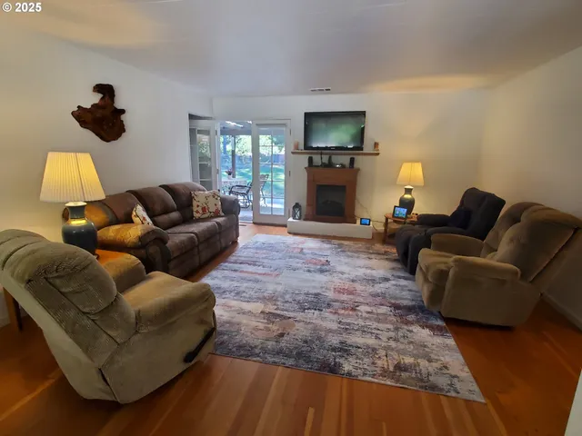 $350,000 | 753 Albert Avenue, Glendale, OR 97442