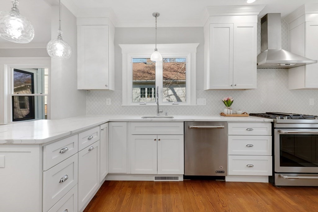 16 Ricker Road, Unit 1 Newton, MA 02458 - Photo 5 of 39 Gallery Image 5