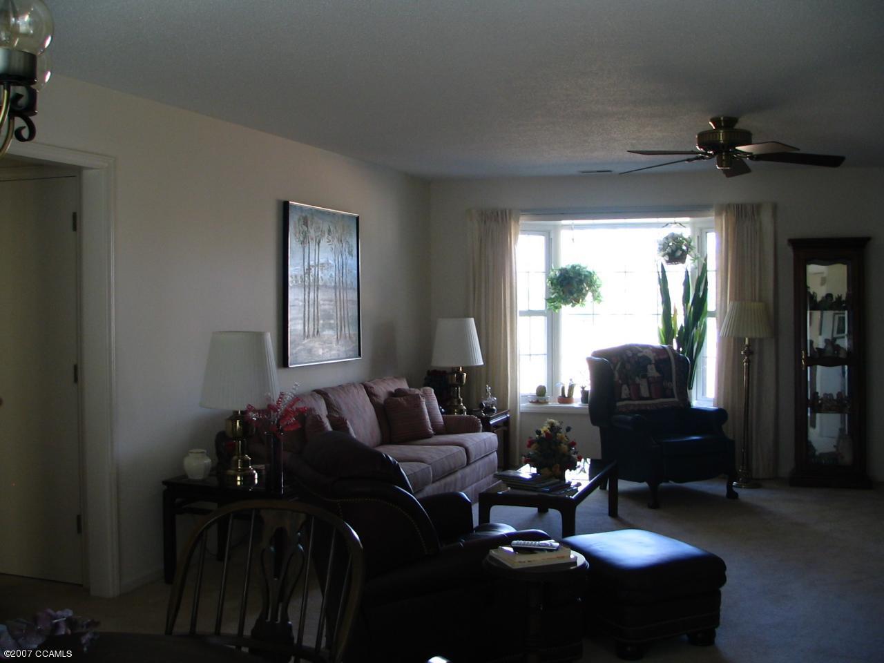3405 Country Club Road Morehead City, NC 28557 - Photo 3 of 12 Living Dining 2